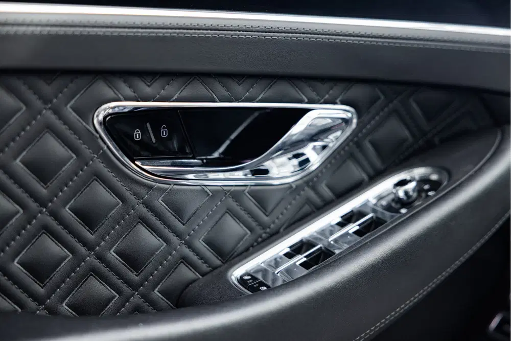 Bentley Continental GTC 4.0 V8 uit 2022, foto 15