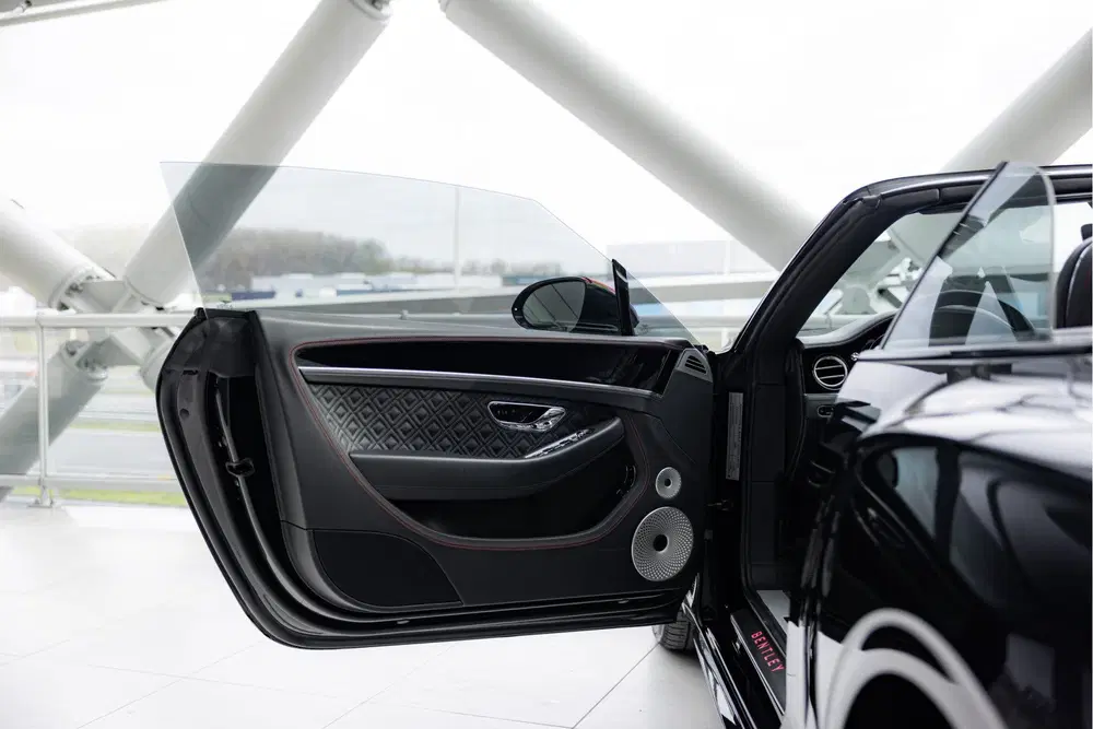 Bentley Continental GTC 4.0 V8 uit 2022, foto 7