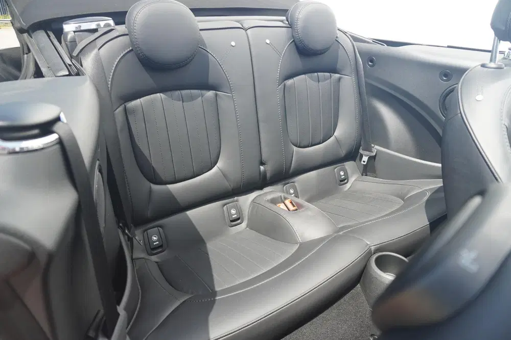 Mini Cabrio Cooper C uit 2023, foto 14
