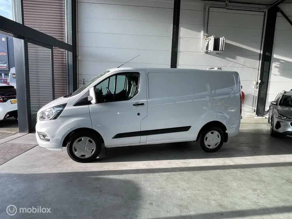 Ford Transit Custom 340 2.0 TDCI L1H1 groot scherm uit 2020, foto 2