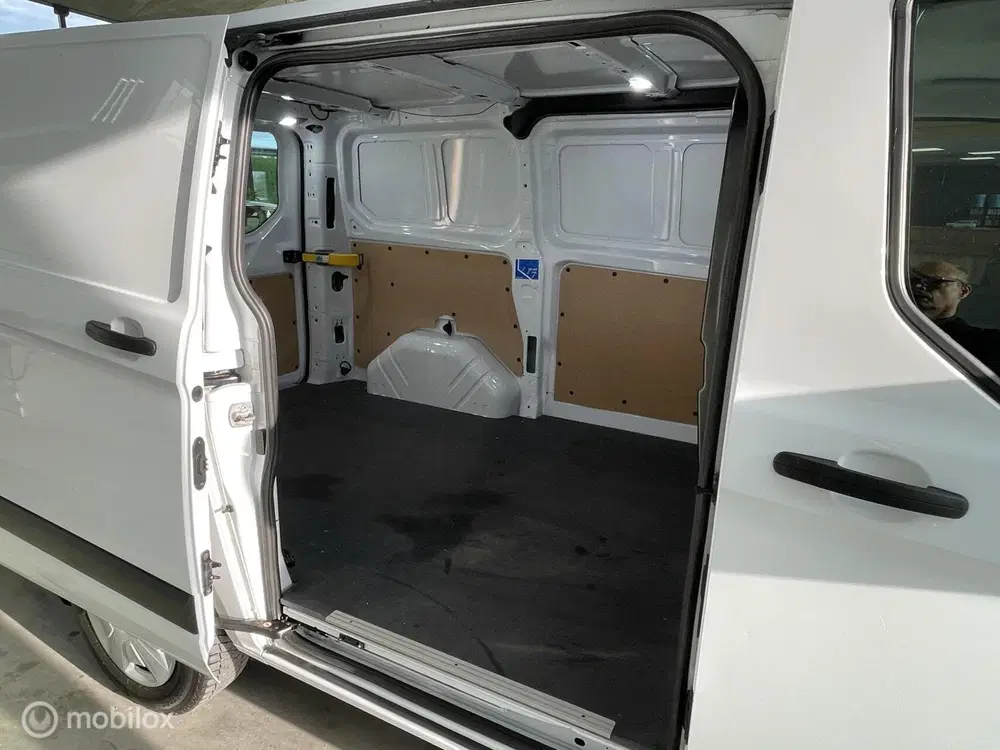Ford Transit Custom 340 2.0 TDCI L1H1 groot scherm uit 2020, foto 9