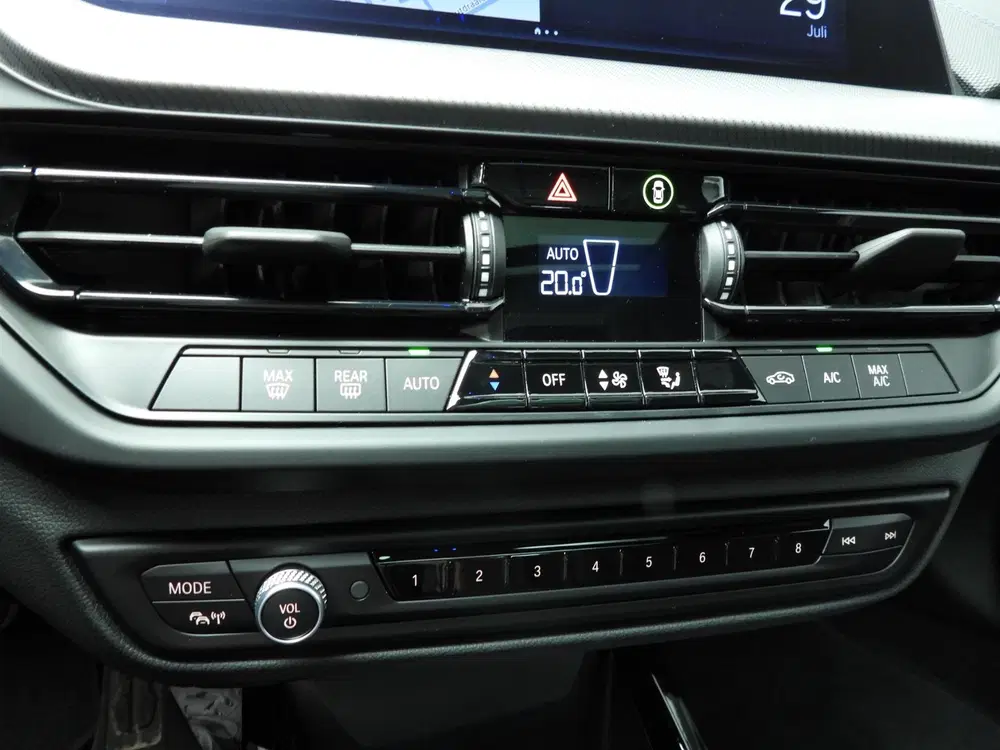 BMW 1-serie 5-deurs 118i uit 2024, foto 14