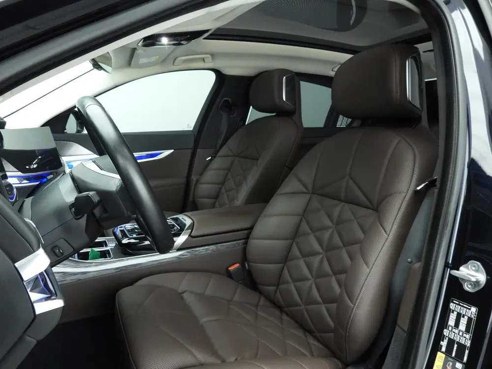 BMW i7 xDrive60 106 kWh uit 2023, foto 4