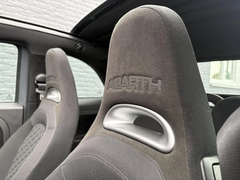 Abarth 595C 1.4 T-Jet uit 2021, foto 11