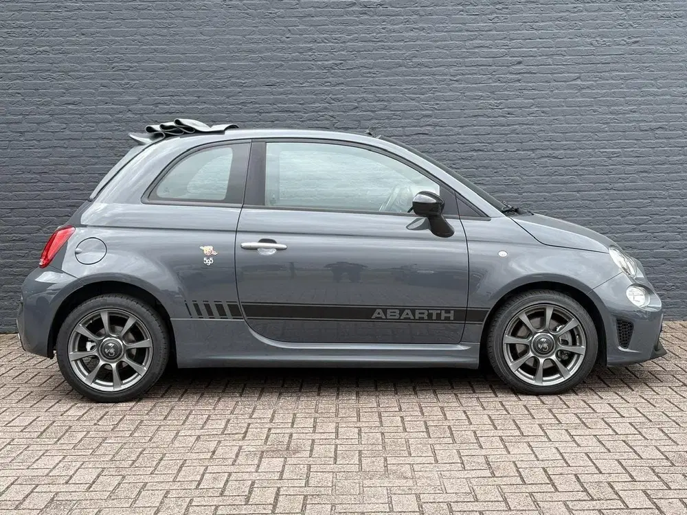 Abarth 595C 1.4 T-Jet uit 2021, foto 4