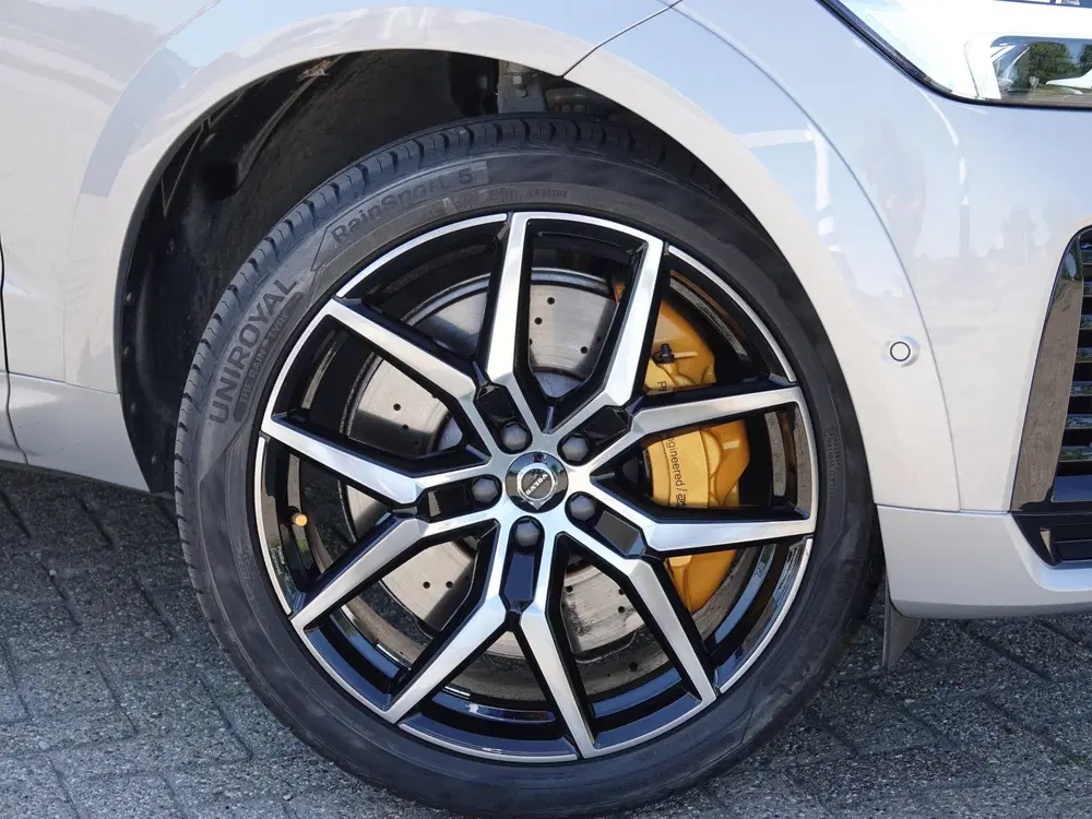 Volvo XC60 2.0 T8 PHEV AWD Polestar Engineered B&W uit 2023, foto 15