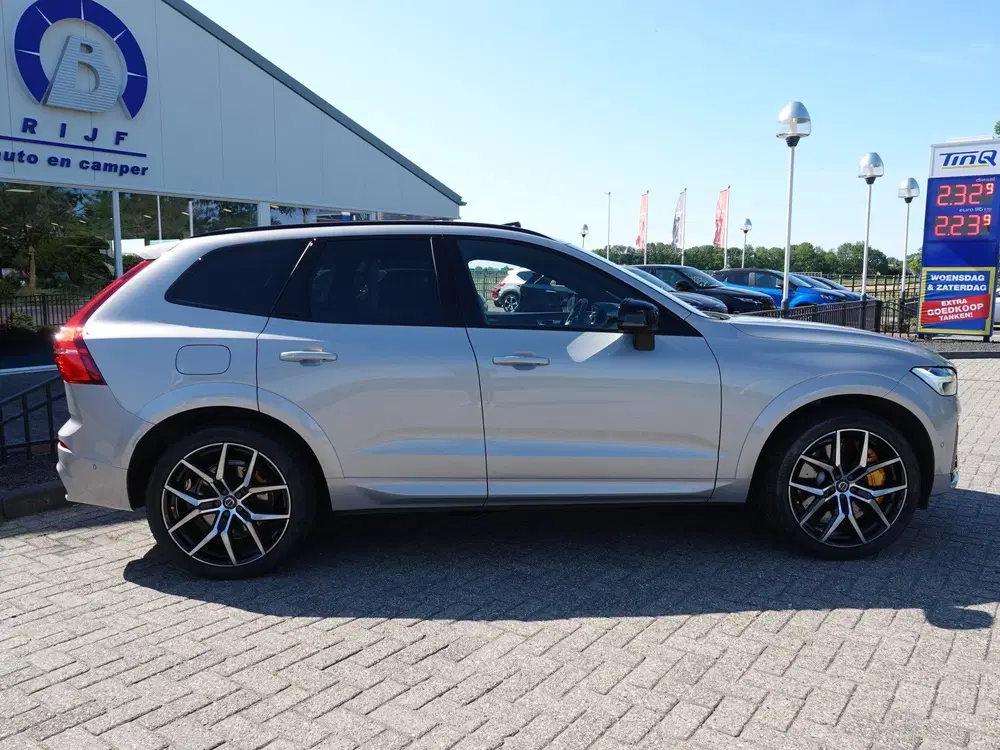 Volvo XC60 2.0 T8 PHEV AWD Polestar Engineered B&W uit 2023, foto 3