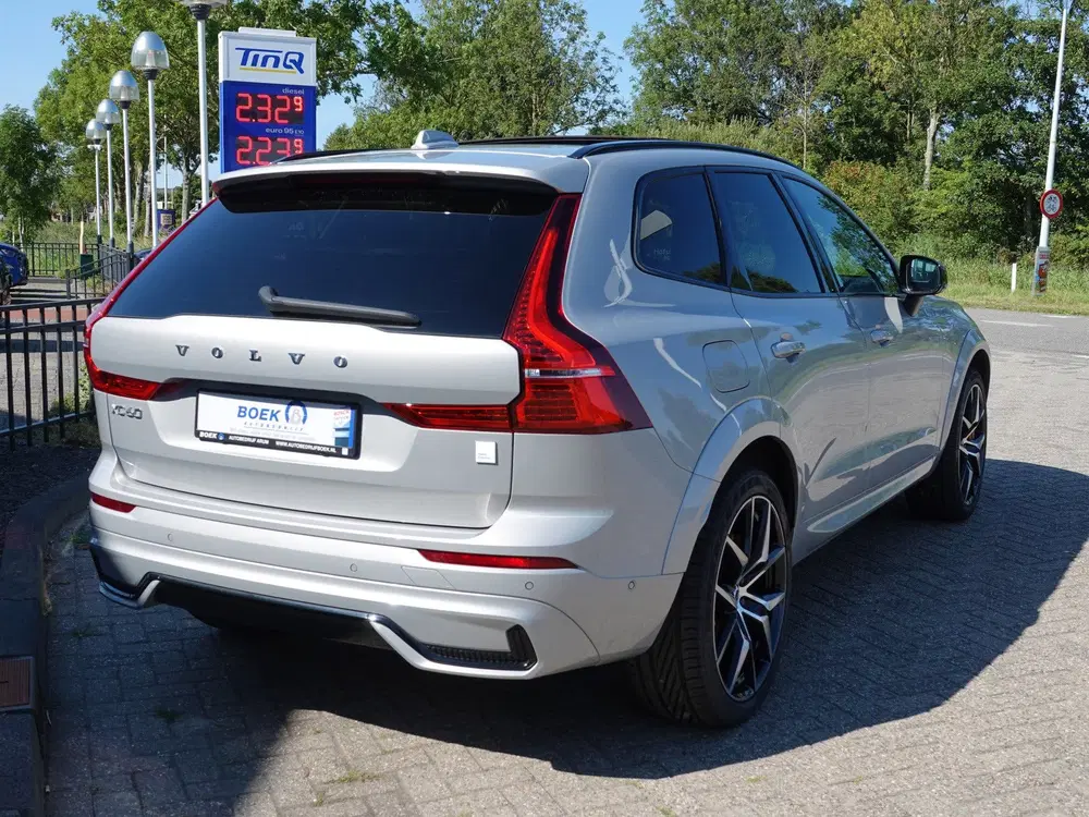 Volvo XC60 2.0 T8 PHEV AWD Polestar Engineered B&W uit 2023, foto 4