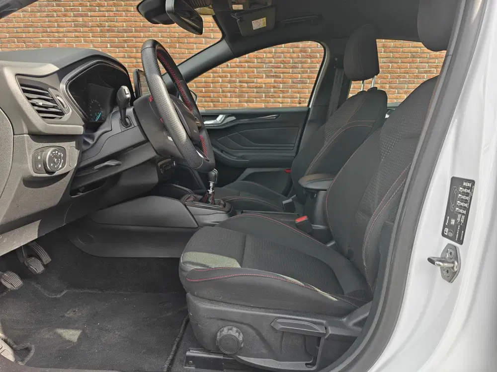 Ford Focus 1.0 EcoBoost Hybrid ST Line uit 2022, foto 8