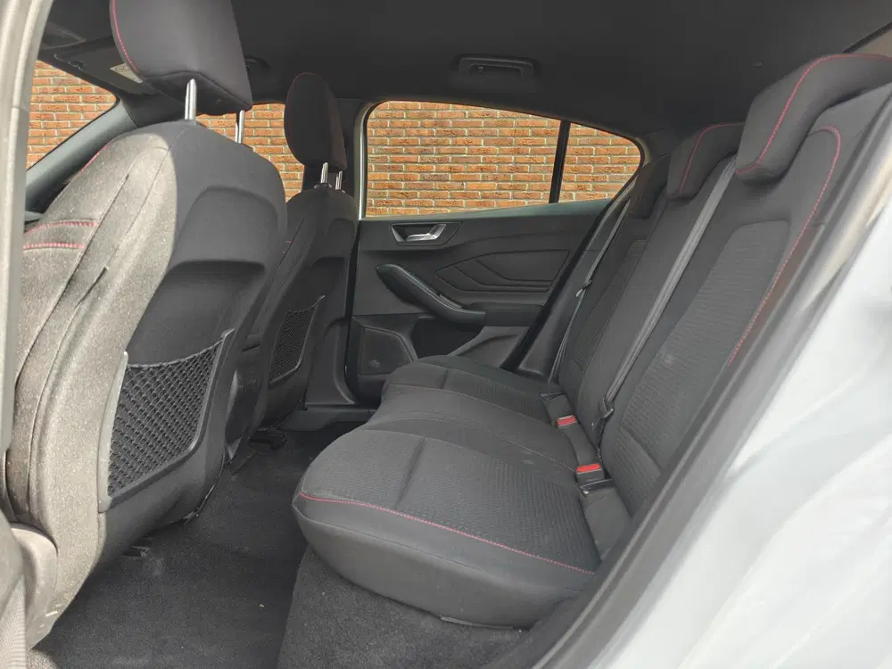 Ford Focus 1.0 EcoBoost Hybrid ST Line uit 2022, foto 9