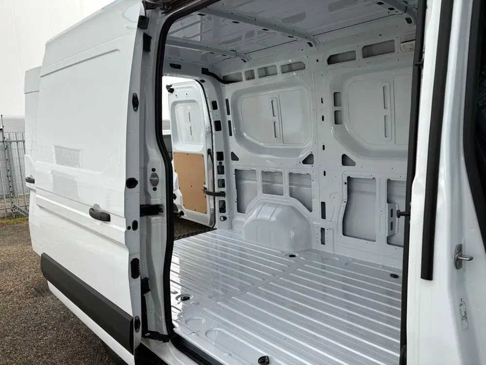 Nissan Interstar L2H2 Tekna 87 kWh 140PK uit 2026, foto 6