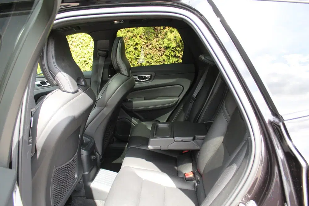 Volvo XC60 2.0 Recharge T8 AWD Inscription AUTOMAAT uit 2019, foto 11