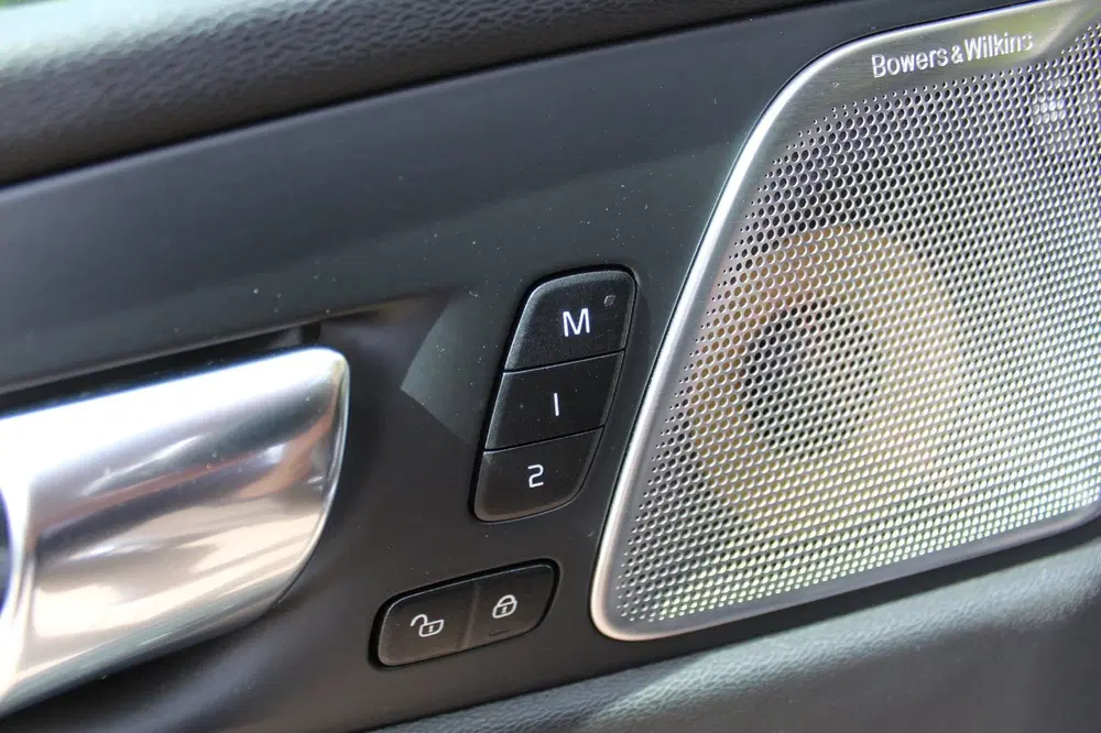 Volvo XC60 2.0 Recharge T8 AWD Inscription AUTOMAAT uit 2019, foto 14