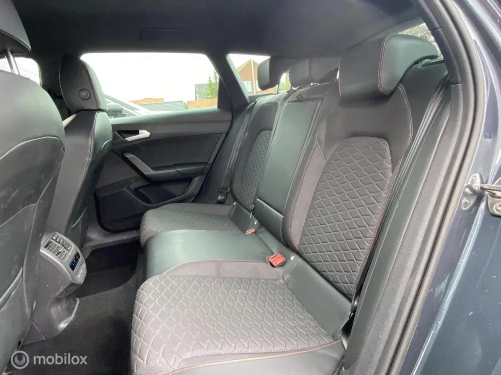 SEAT Leon 1.5 eTSI FR Business Intense uit 2021, foto 12