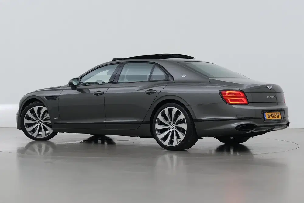 Bentley Flying Spur 6.0 W12 First Edition uit 2020, foto 2