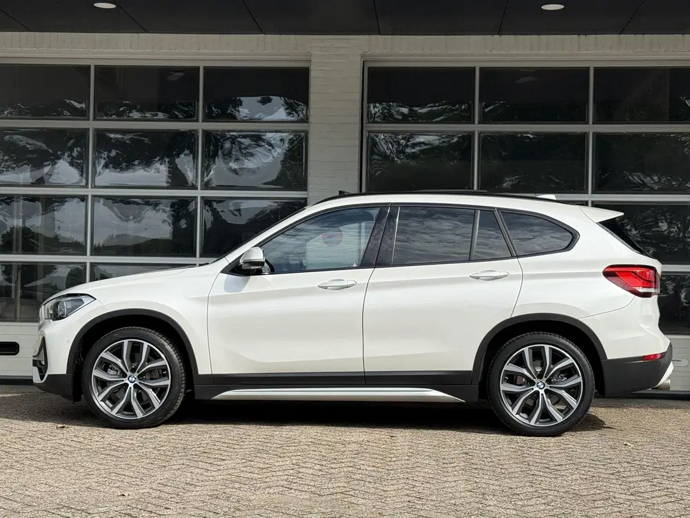 BMW X1 xDrive25i X LINE uit 2019, foto 2