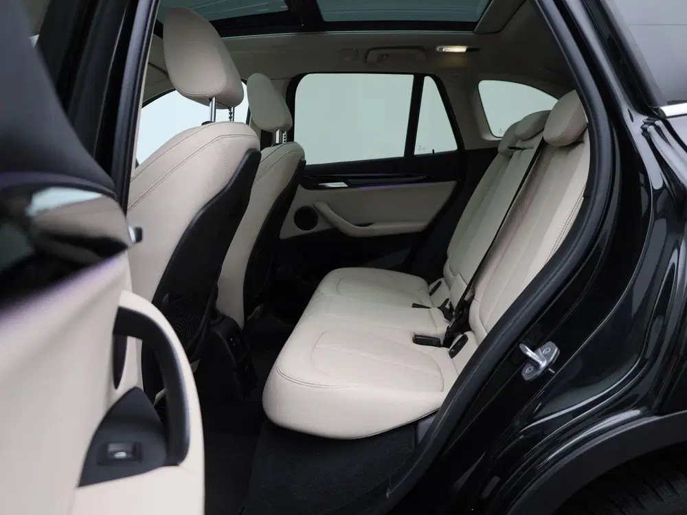 BMW X1 xDrive25e uit 2022, foto 12