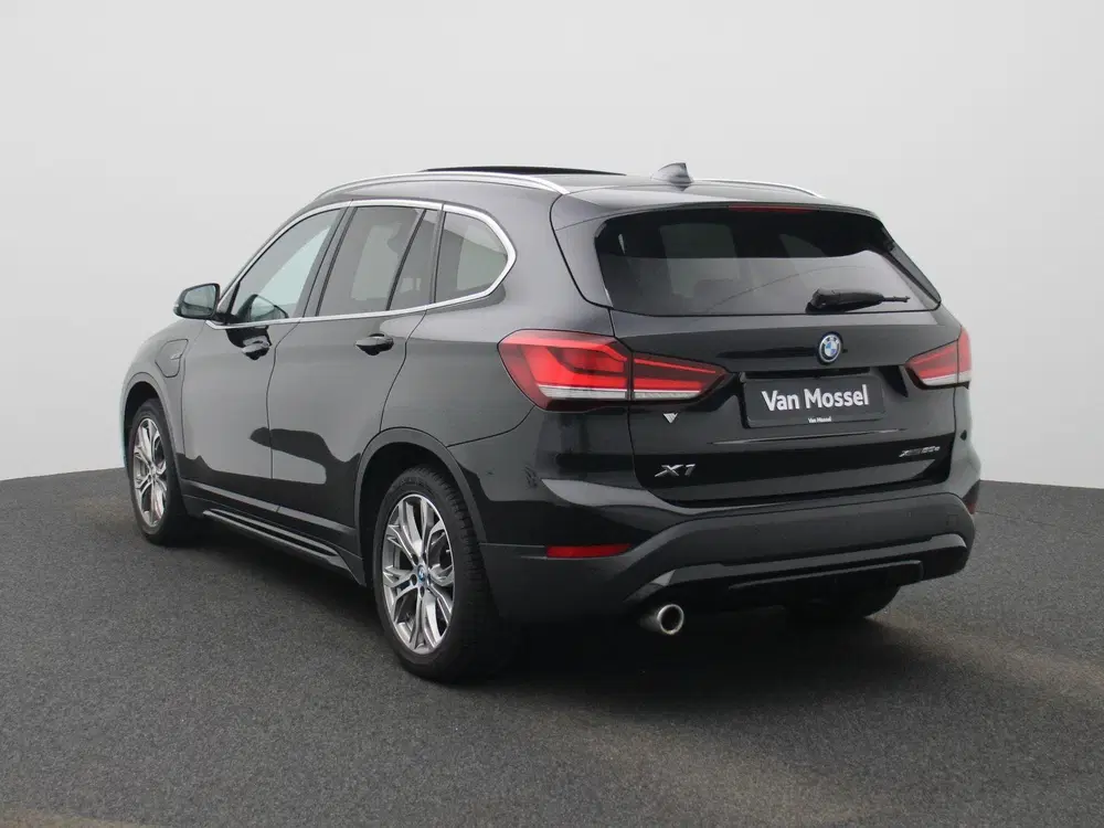 BMW X1 xDrive25e uit 2022, foto 2