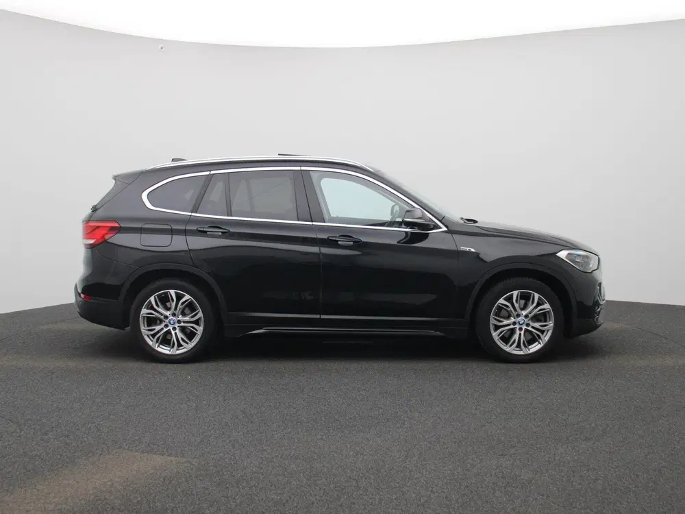 BMW X1 xDrive25e uit 2022, foto 6
