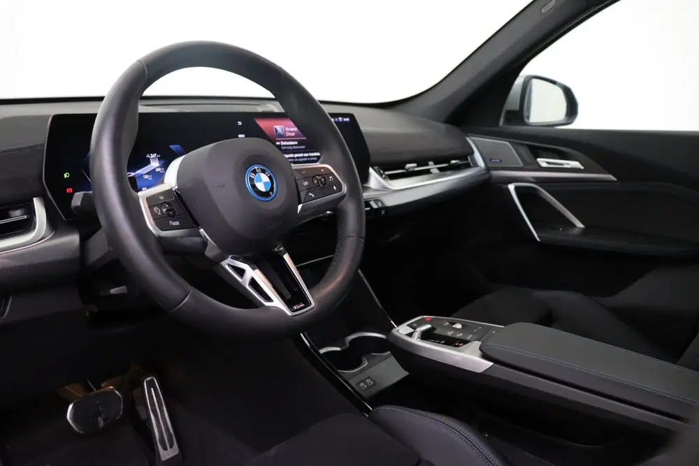 BMW iX1 eDrive20 M Sport uit 2025, foto 3