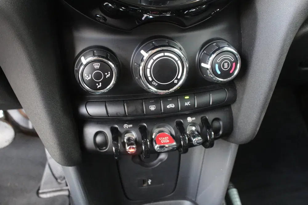 Mini One Cooper One 1.5 102pk Salt AUTOMAAT NL-Auto uit 2019, foto 15