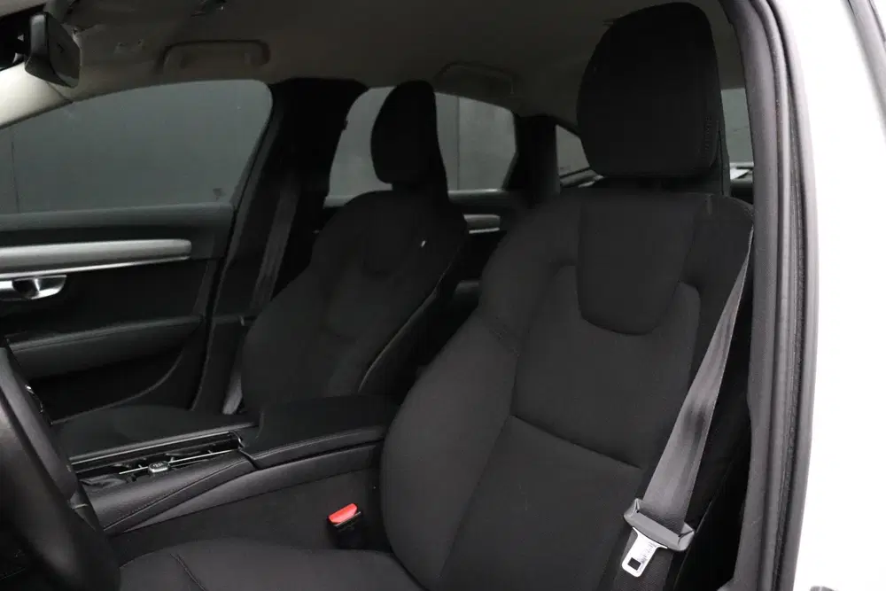 Volvo S90 2.0 T4 Momentum uit 2019, foto 13