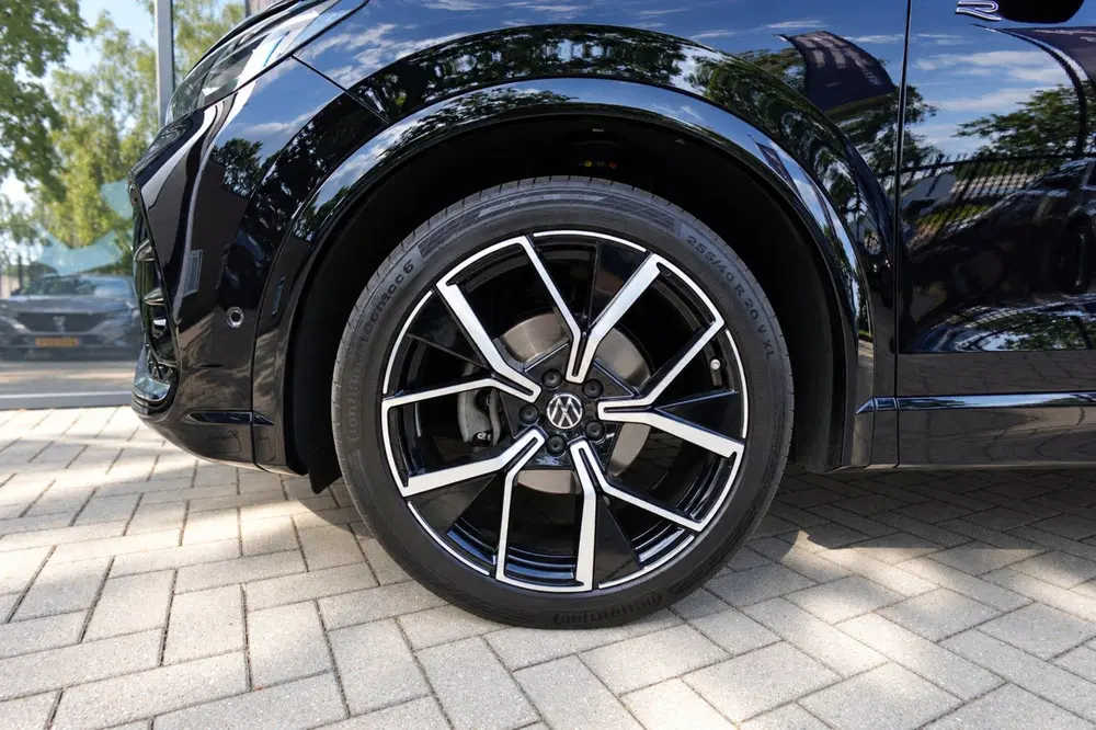 Volkswagen Tiguan 1.5 eTSI R-Line Business PANO KEYLESS H&K uit 2024, foto 15