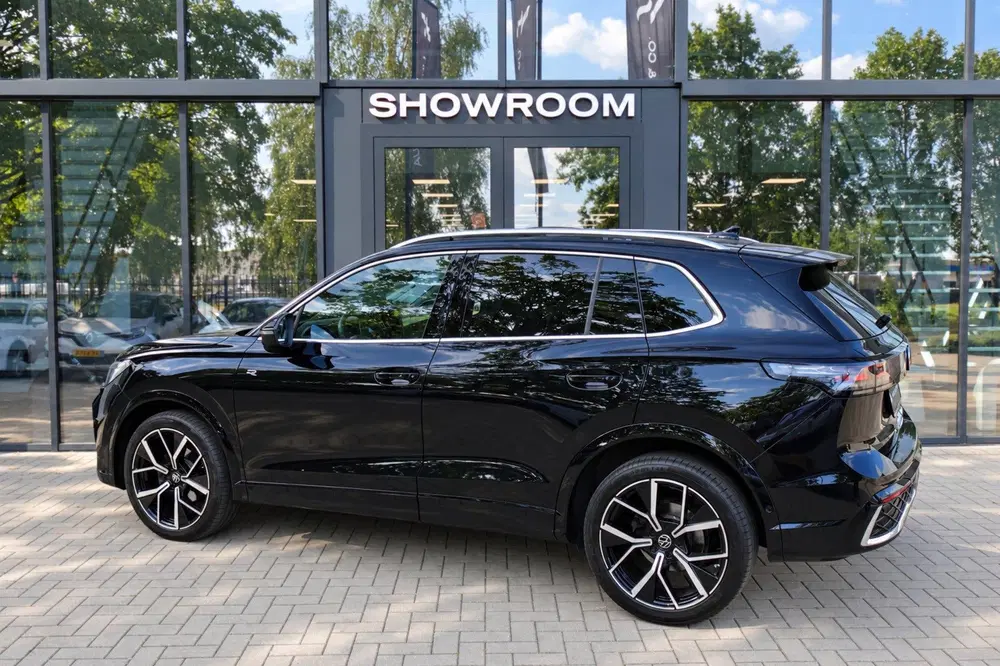 Volkswagen Tiguan 1.5 eTSI R-Line Business PANO KEYLESS H&K uit 2024, foto 2