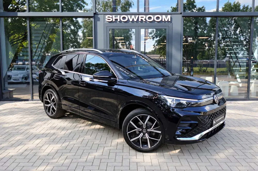 Volkswagen Tiguan 1.5 eTSI R-Line Business PANO KEYLESS H&K uit 2024, foto 3