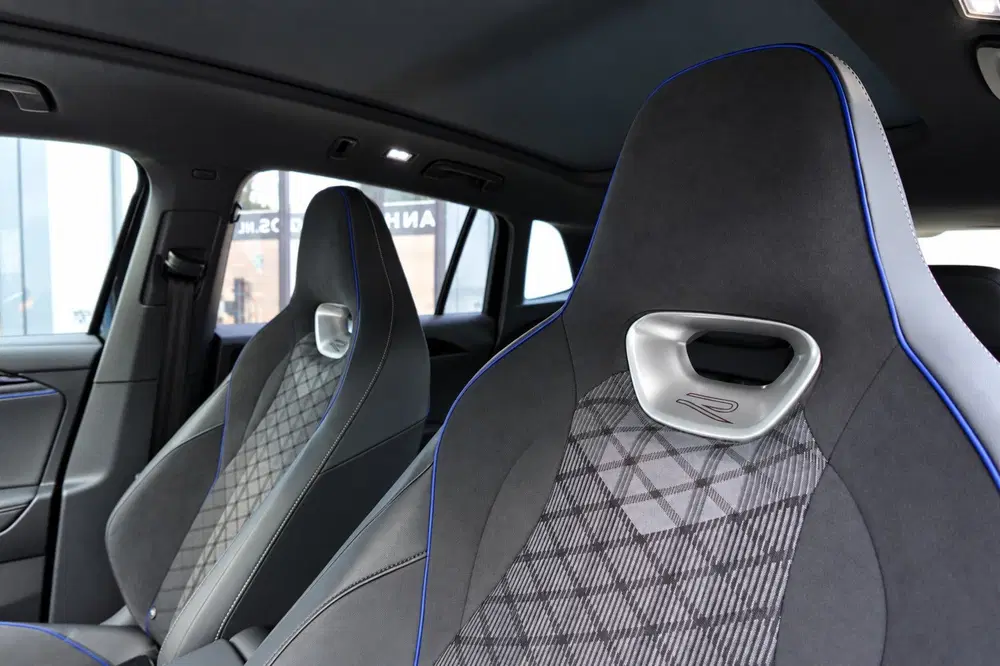 Volkswagen Tiguan 1.5 eTSI R-Line Business PANO KEYLESS H&K uit 2024, foto 6