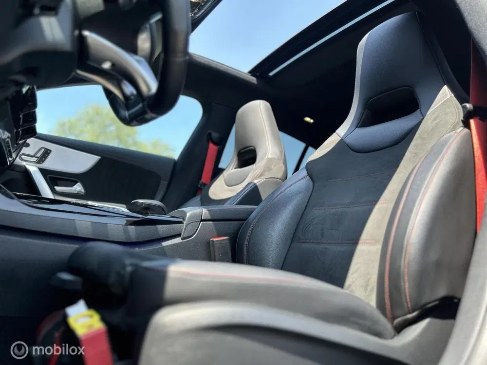 Mercedes-Benz CLA Mercedes CLA-klasse Shooting Brake AMG 35 uit 2020, foto 6
