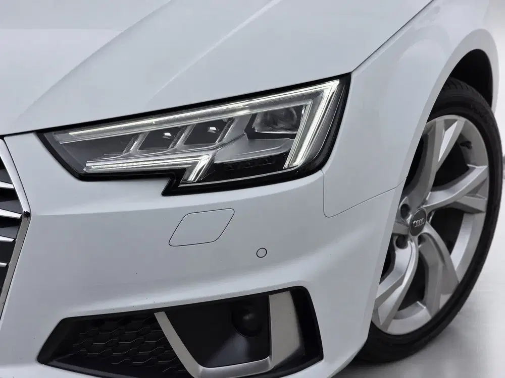 Audi A4 40 TFSI S line uit 2019, foto 3