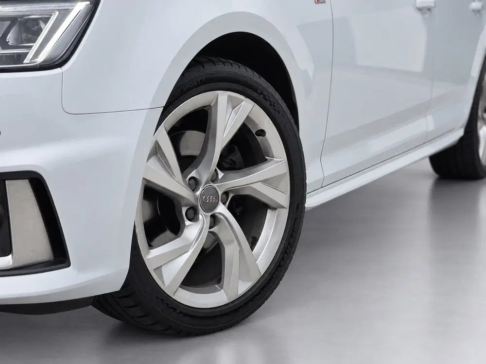 Audi A4 40 TFSI S line uit 2019, foto 4