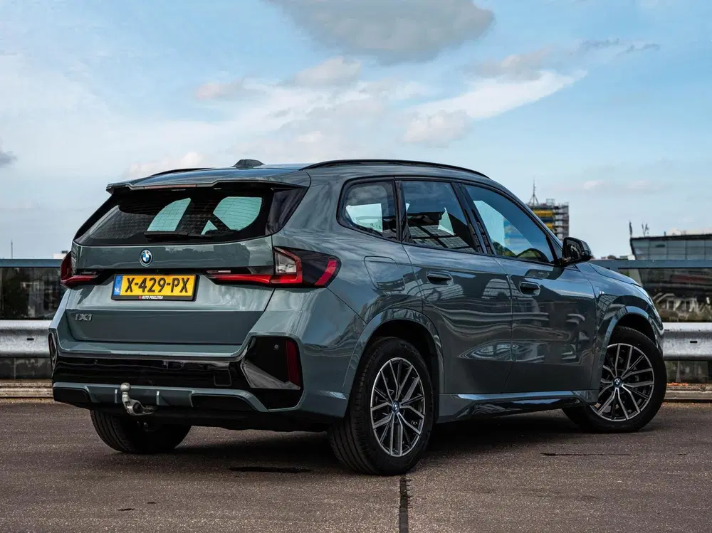 BMW iX1 eDrive20 67 kWh M Sport uit 2024, foto 4