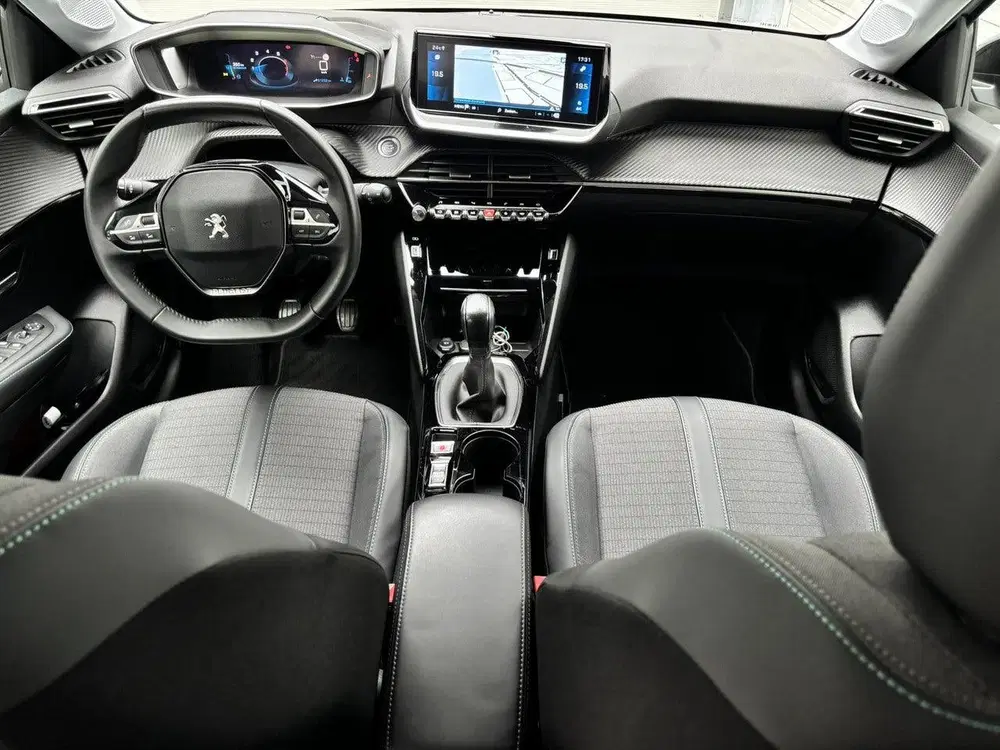 Peugeot 208 Allure Pack 1.2 75pk uit 2022, foto 13