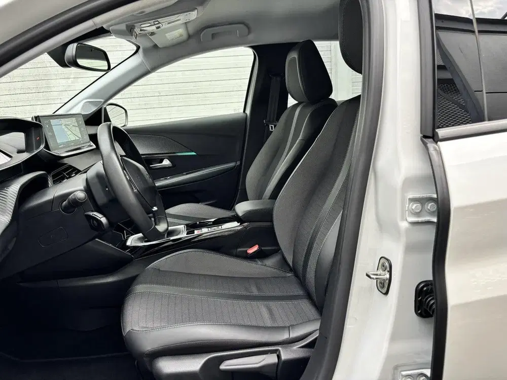 Peugeot 208 Allure Pack 1.2 75pk uit 2022, foto 9