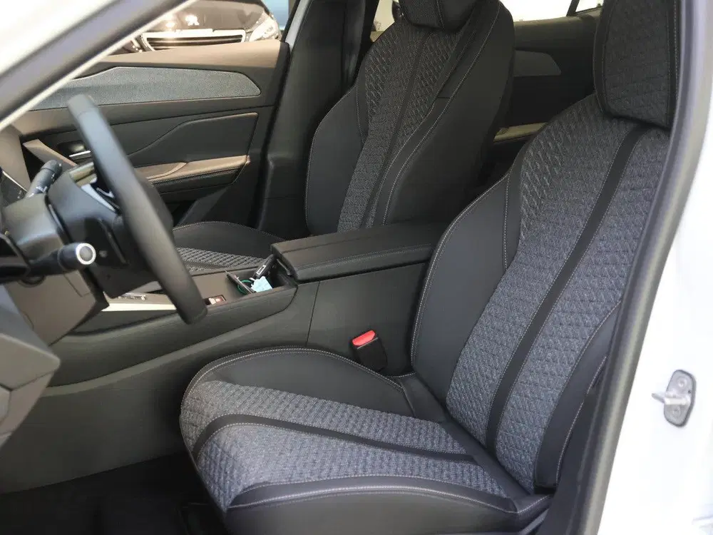 Peugeot 408 e-408 Allure 58 kWh uit 2026, foto 12