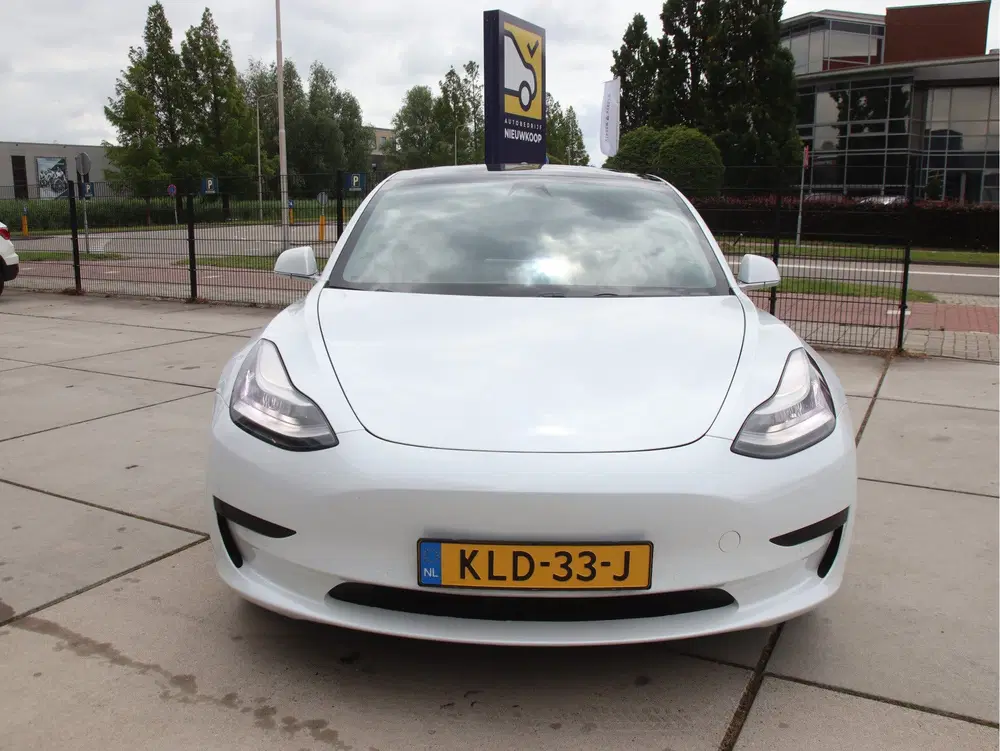 Tesla Model 3 60 kWh Performance look FULL LED uit 2020, foto 2