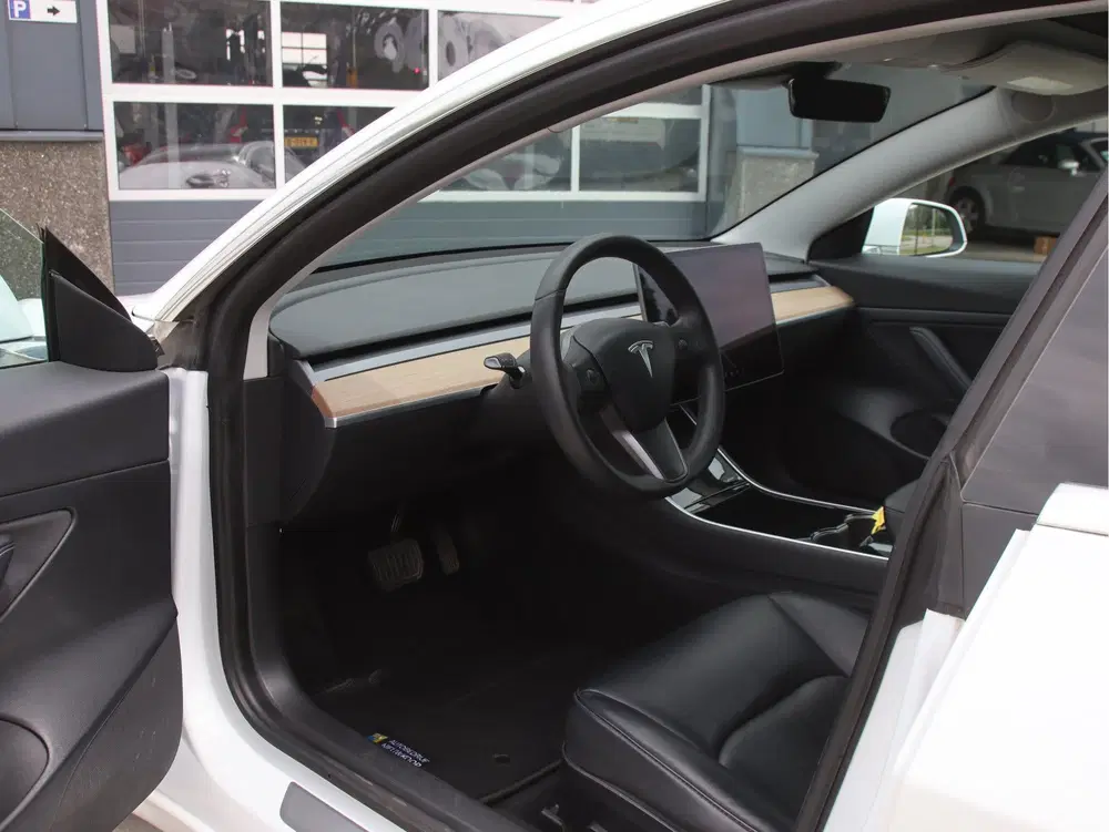 Tesla Model 3 60 kWh Performance look FULL LED uit 2020, foto 9