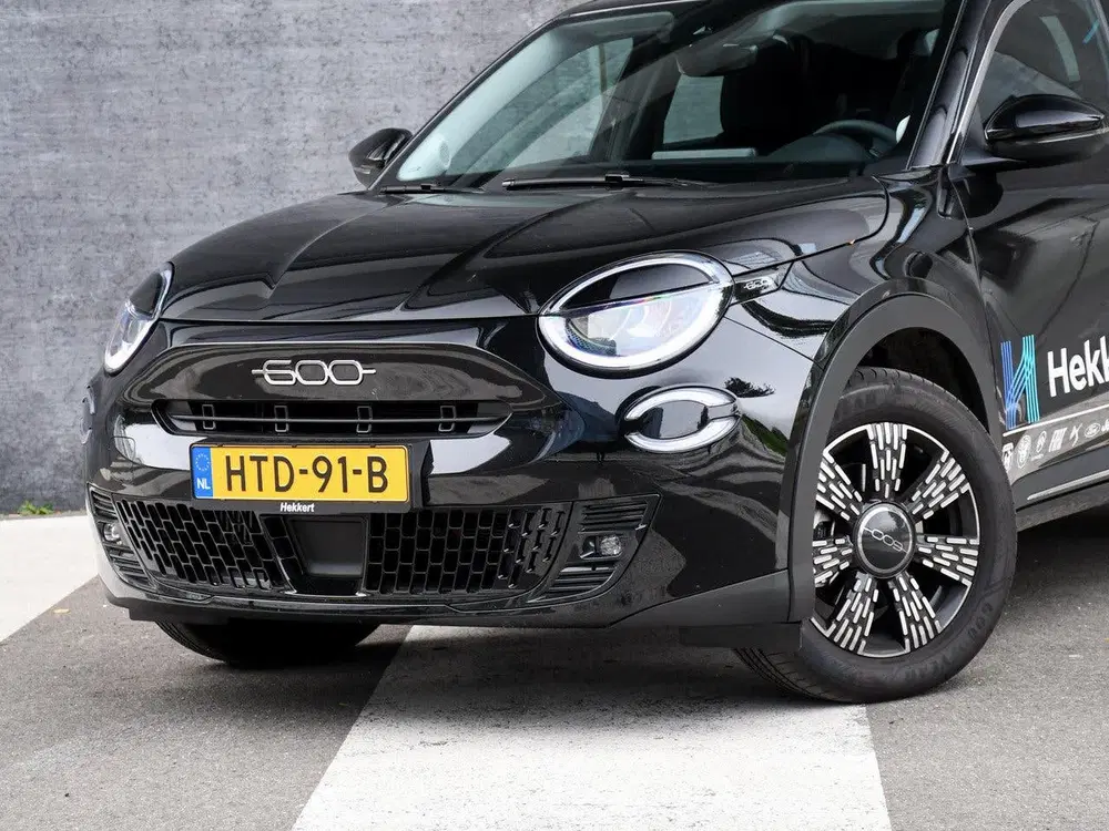 Fiat 600 Urban 1.2 Hybrid 110pk Automaat PDC ACHTER uit 2025, foto 2