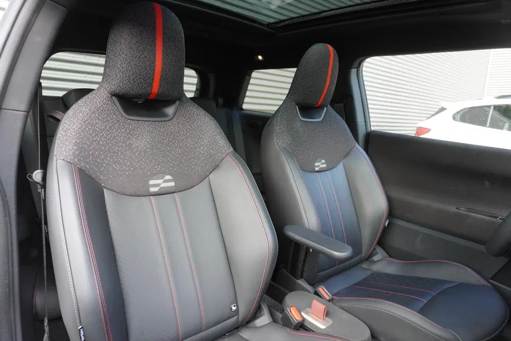 Mini John Cooper Works Cooper E John Cooper Works uit 2024, foto 8