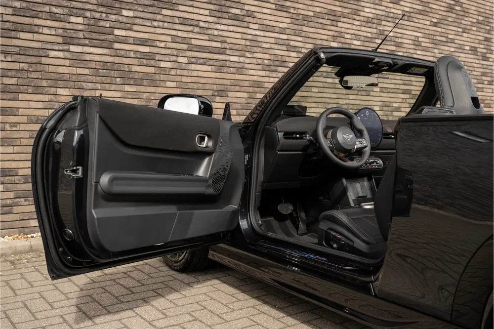 Mini Cabrio 2.0 Cooper C John Cooper Works XL uit 2025, foto 14