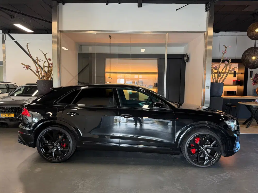 Audi Q8 55 TFSI e quattro Luchtvering B&O Headup d uit 2021, foto 2