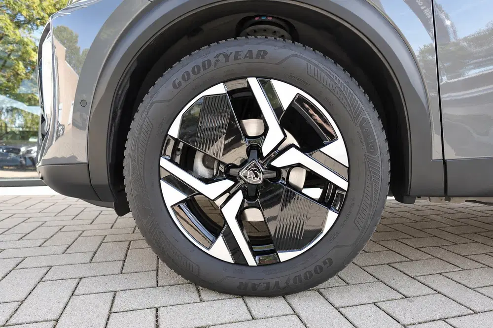 Peugeot 2008 1.2 Hybrid 136 GT PANO KEYLESS 360 uit 2024, foto 14