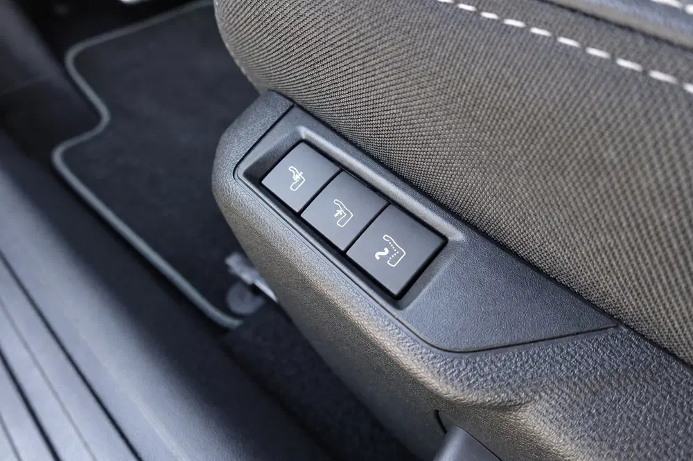 Peugeot 2008 1.2 Hybrid 136 GT PANO KEYLESS 360 uit 2024, foto 9