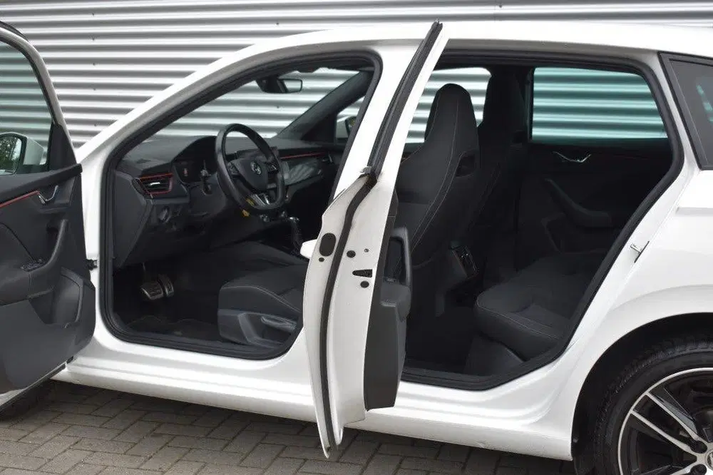 Skoda Scala 1.5 TSI AUT. SPORT BUSINESS uit 2020, foto 2