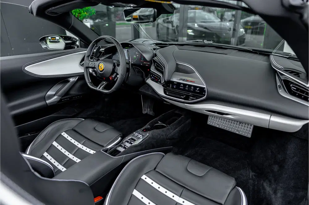 Ferrari SF90 Spider 4.0 V8 uit 2024, foto 11