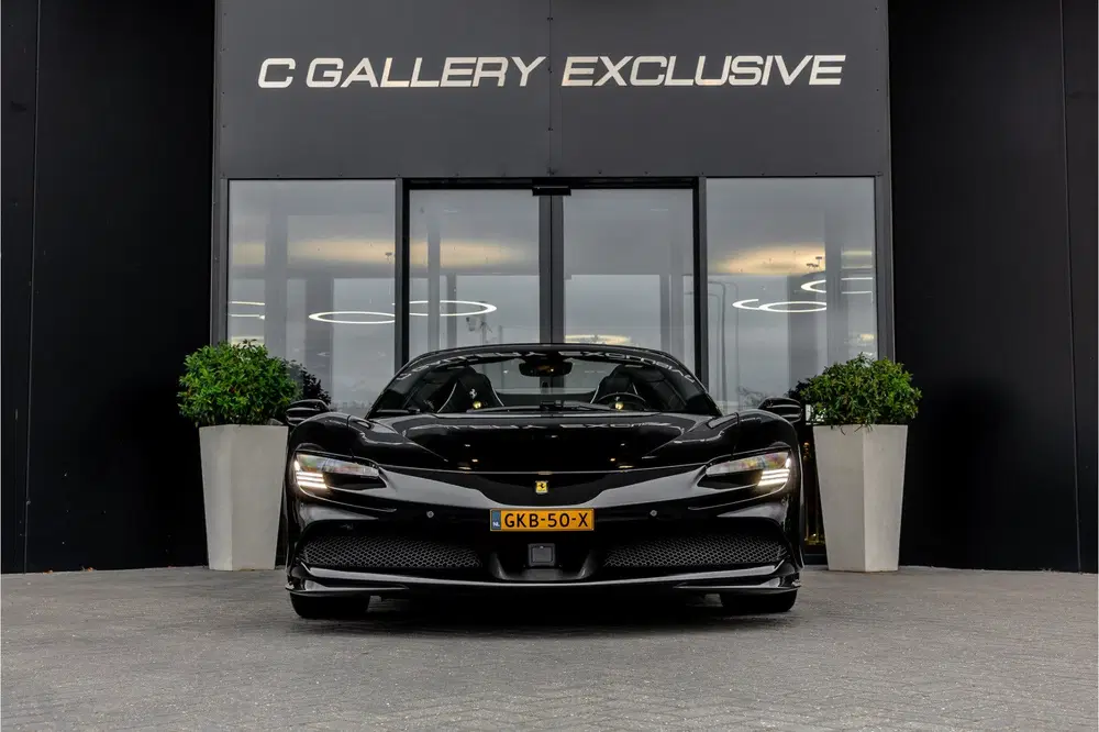 Ferrari SF90 Spider 4.0 V8 uit 2024, foto 2
