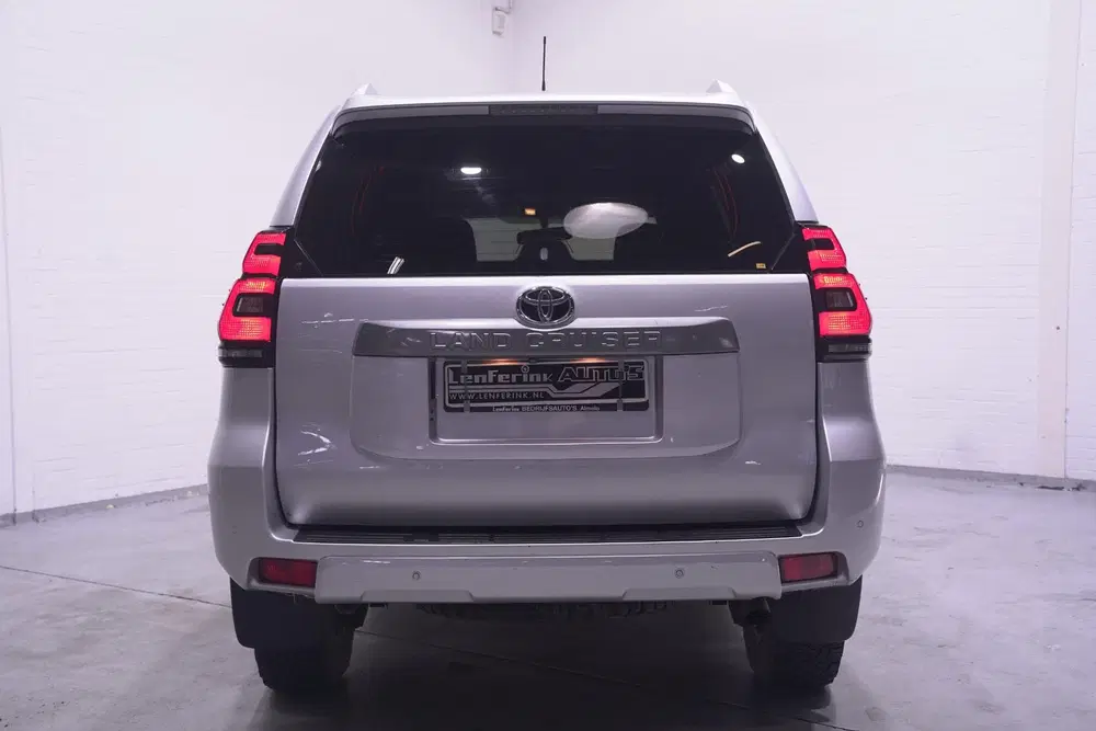 Toyota Land Cruiser 2.8 D-4D-F 177 pk 5 Drs Grijs Kenteken 2 uit 2019, foto 11
