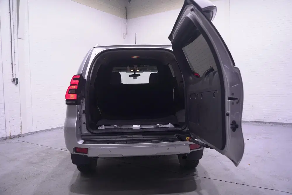 Toyota Land Cruiser 2.8 D-4D-F 177 pk 5 Drs Grijs Kenteken 2 uit 2019, foto 13